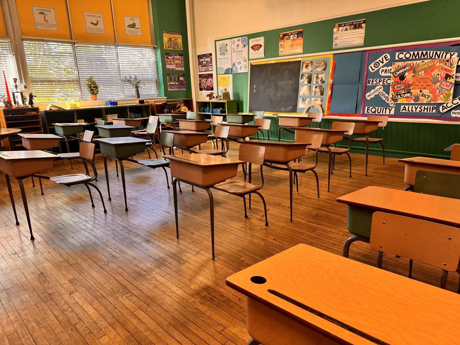 Classroom — angle 48