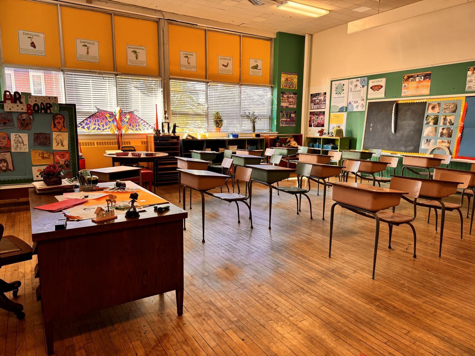 Classroom — angle 45