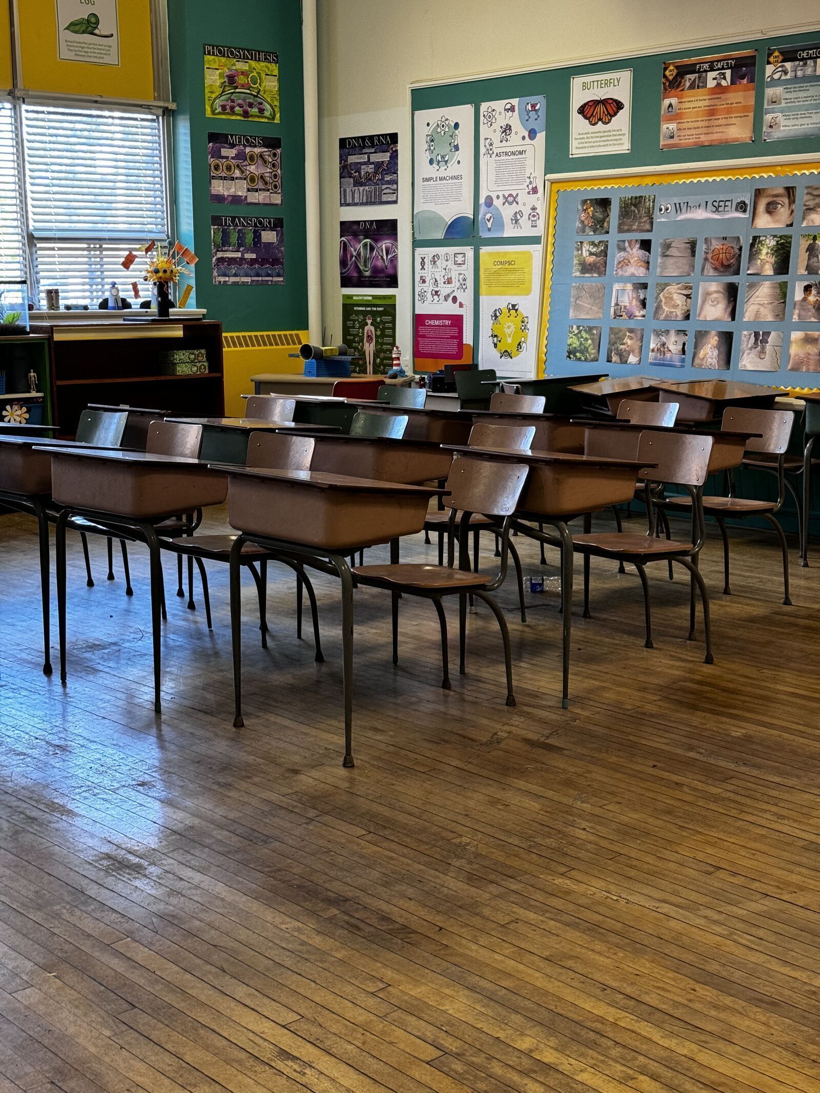 Classroom — angle 22