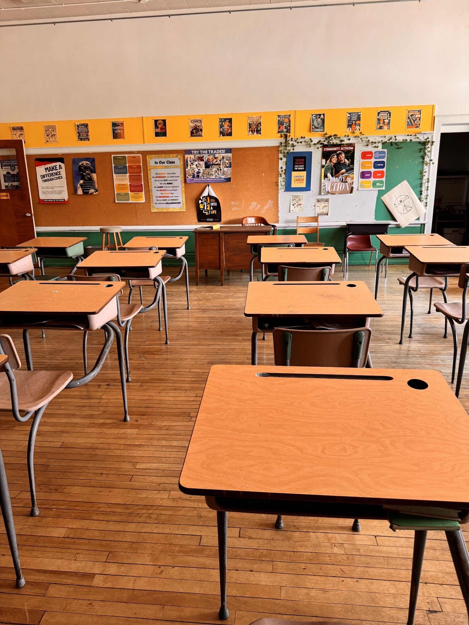 Classroom — angle 41