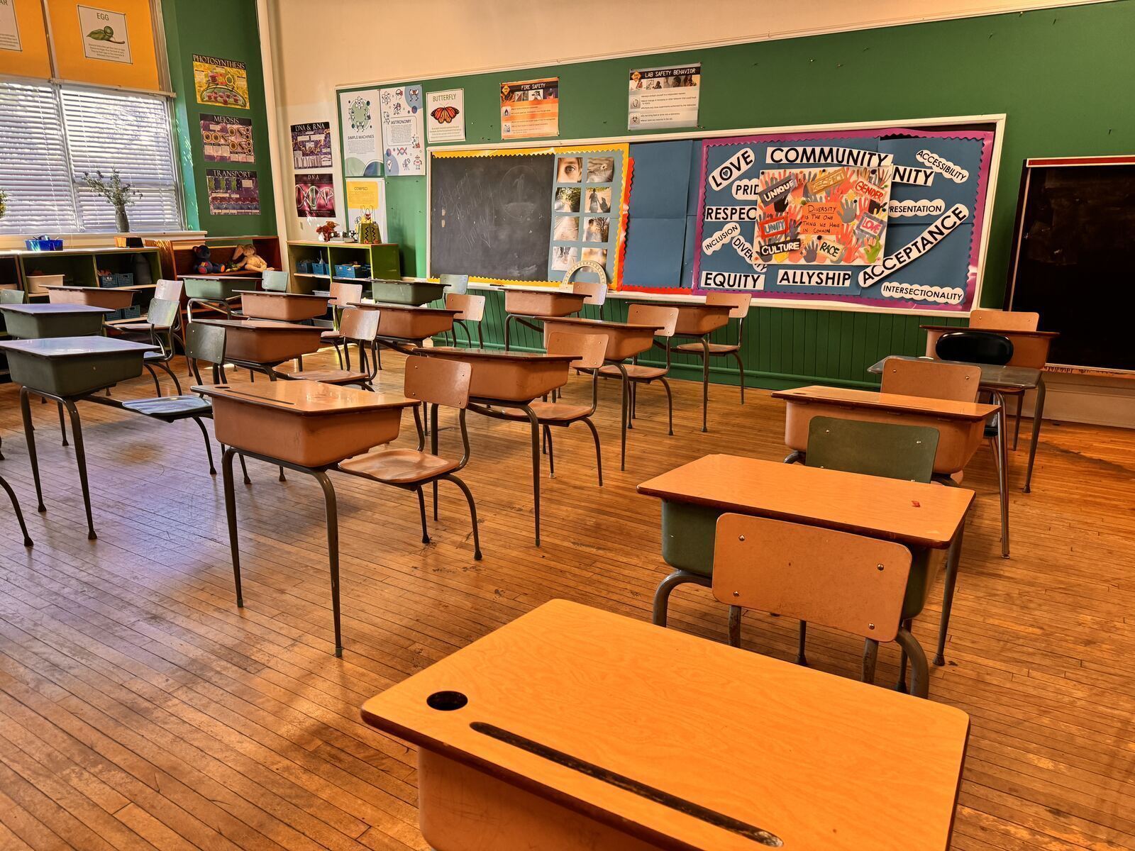 Classroom — angle 49