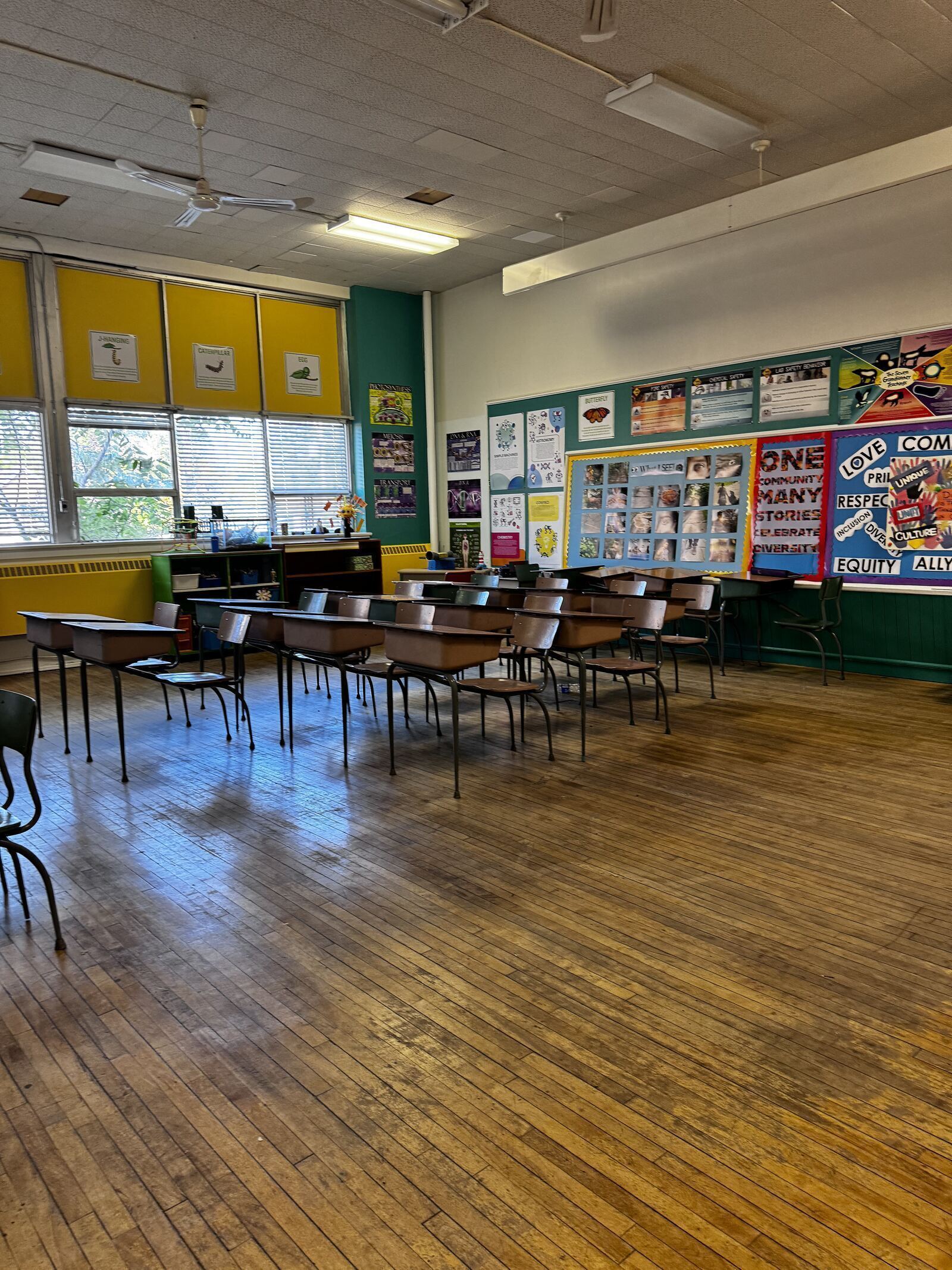 Classroom — angle 20