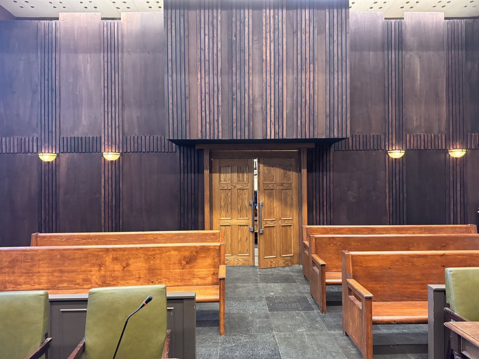 Courtroom — Grand — angle 30