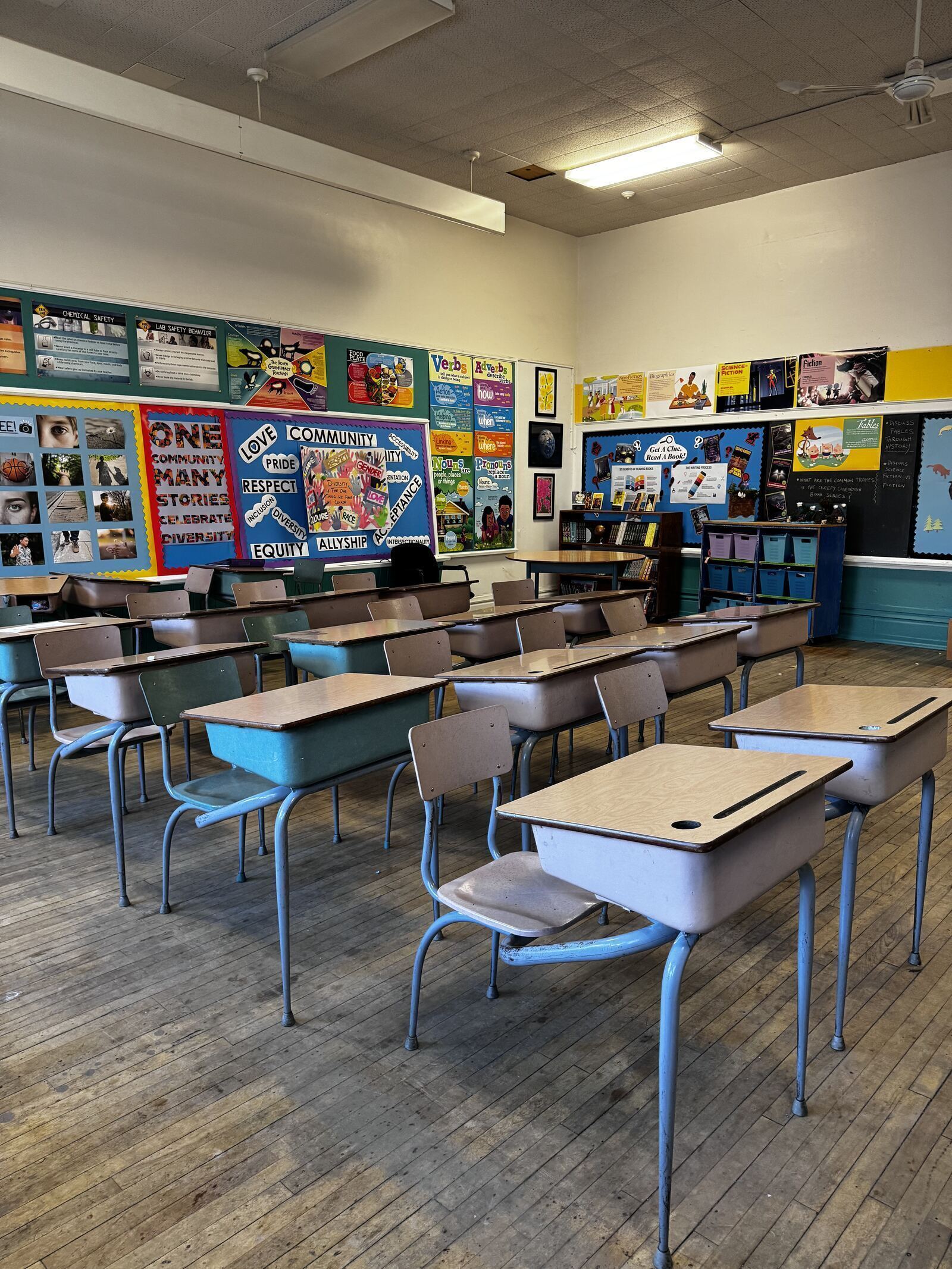 Classroom — angle 31