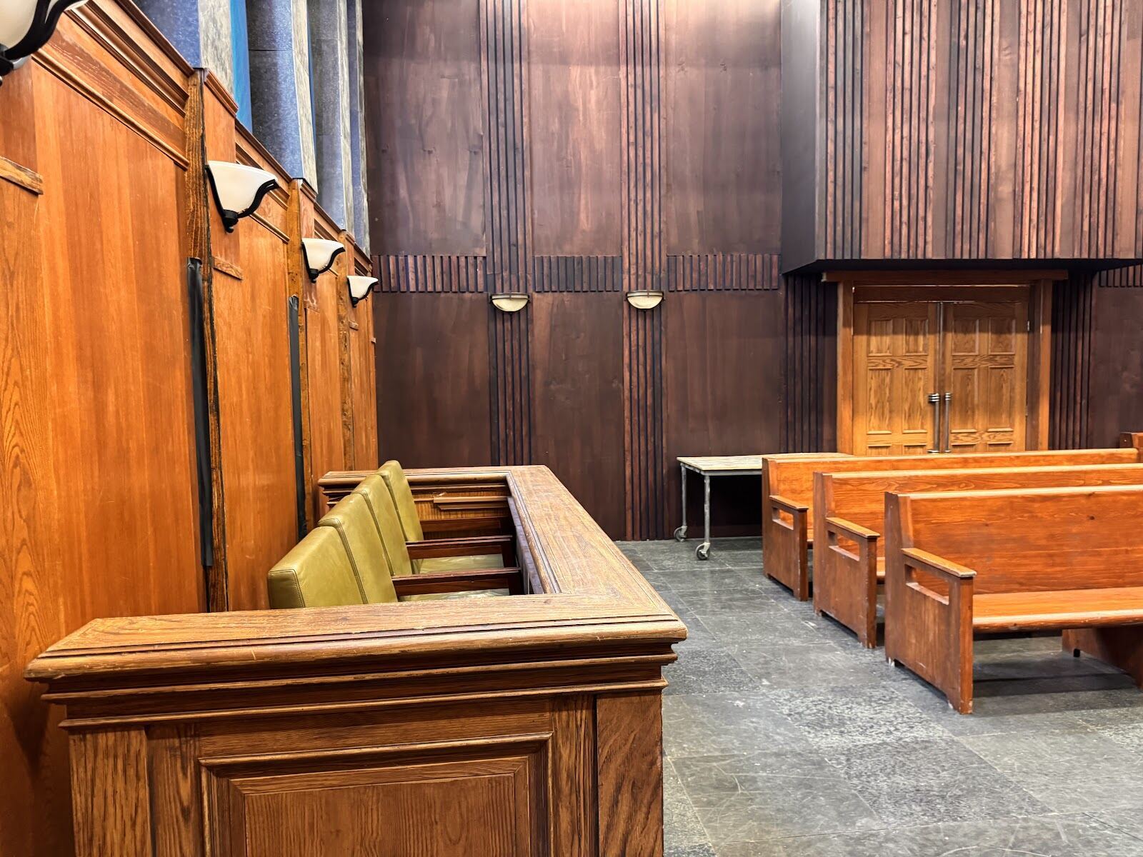 Courtroom — Grand — angle 21