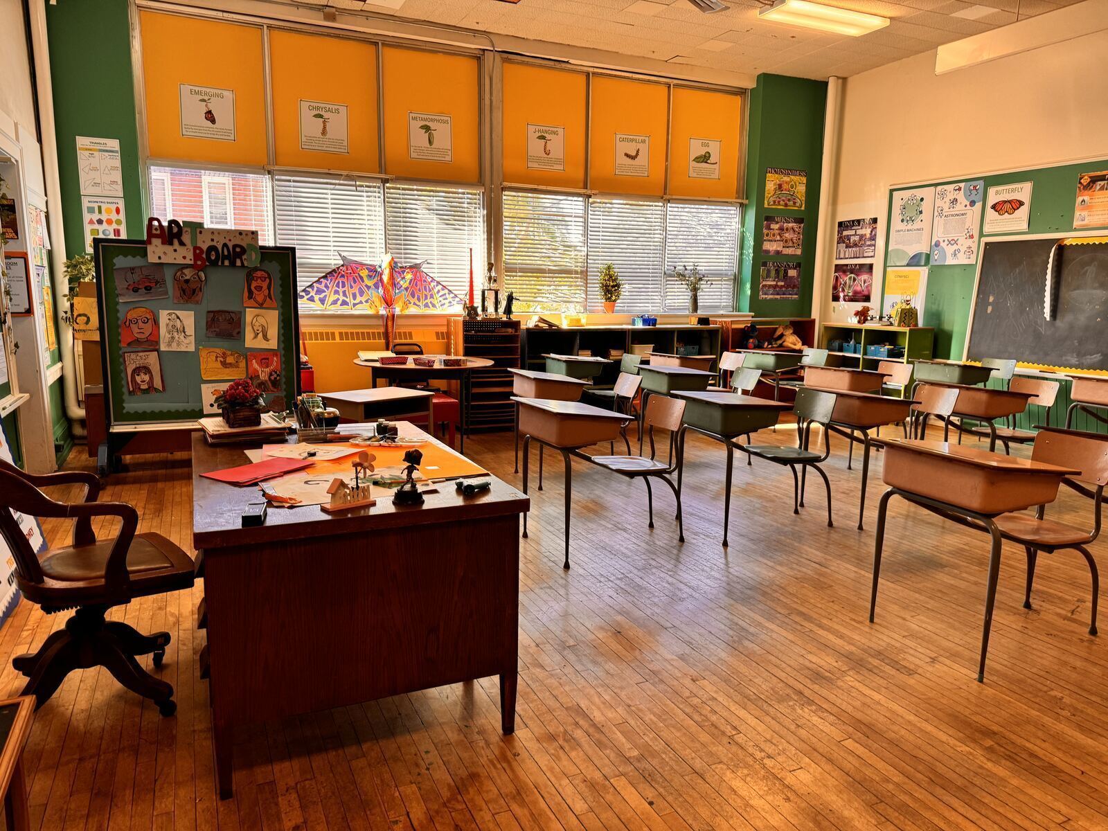 Classroom — angle 46