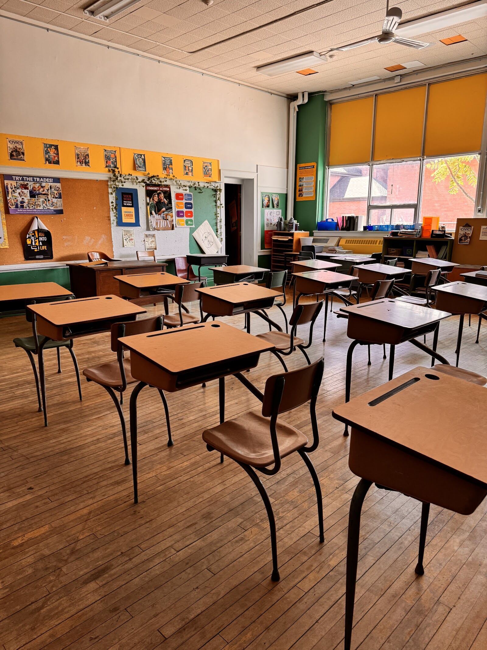 Classroom — angle 42