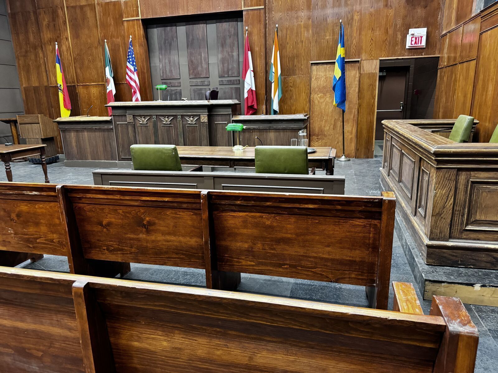 Courtroom — Grand — angle 10