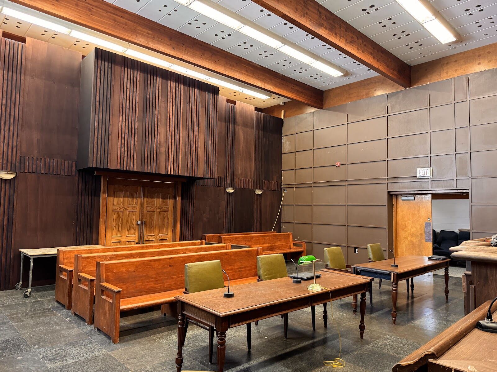 Courtroom — Grand — angle 20