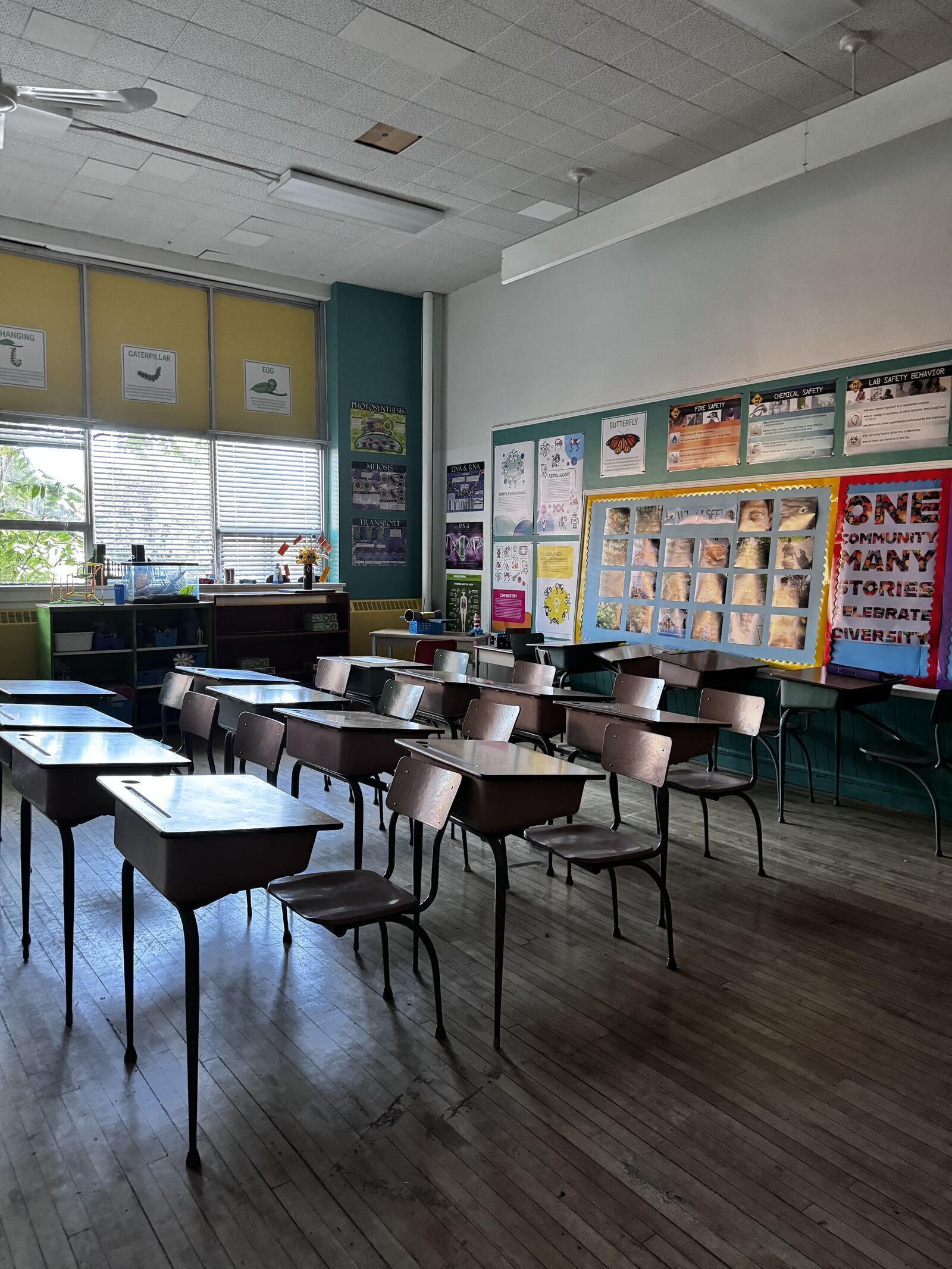 Classroom — angle 18